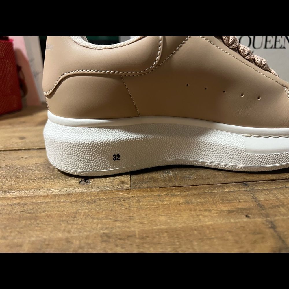 Alexander McQueen Oversized Sneakers - Picture 3 of 9